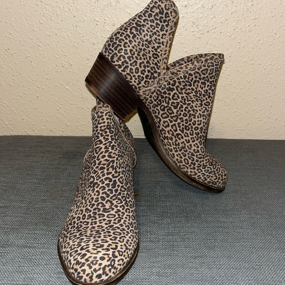 Sz 6 Lucky Brand Baley 2 Leopard Split Shaft Ankle Boots - Picture 4 of 16